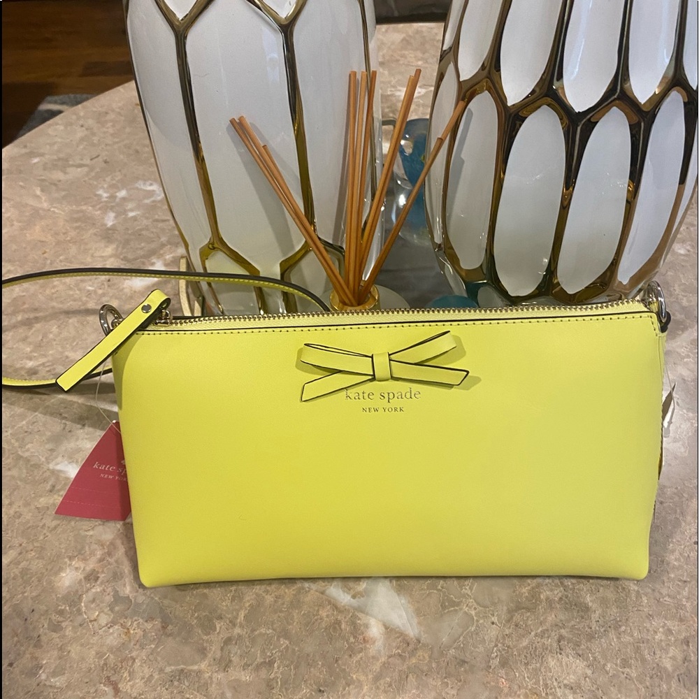 Kate Spade Sawyer Street Declan Crossbody Handbag ( lime light)
NWT